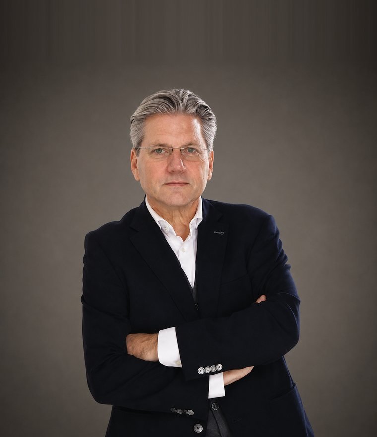 Portret van Ton Mertens
